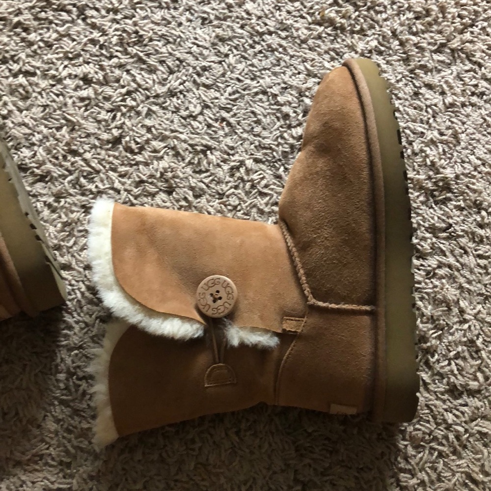 Button uggs - Picture 8 of 8